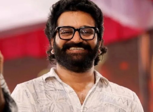 actor rishab shetty gives kola seve in mangaluru