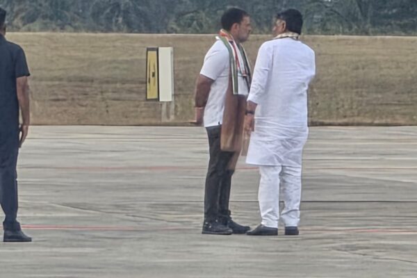 Rahul Gandhi and dk shivakumar meeting in airport runway