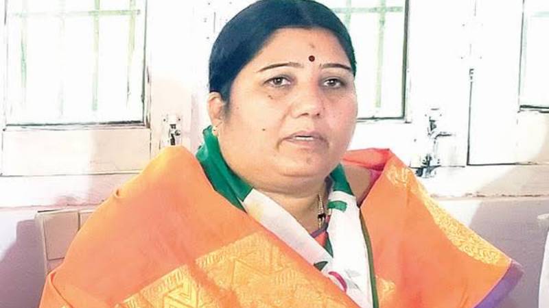 some rowdies threaten raichuru jds mla