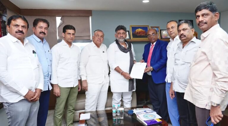 DK Shivakumar: ರಾಜ್ಯ ಚುನಾವಣಾ ಆಯುಕ್ತರನ್ನ ಭೇಟಿ ಮಾಡಿದ ಡಿಕೆ ಶಿವಕುಮಾರ್