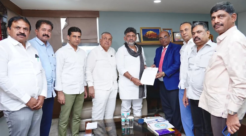 DK Shivakumar meets state election commissioner