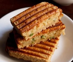 How to Make Crunchy Aloo Veggie Toast