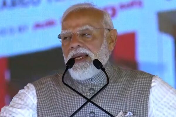 Narendra modi slams opposition parties