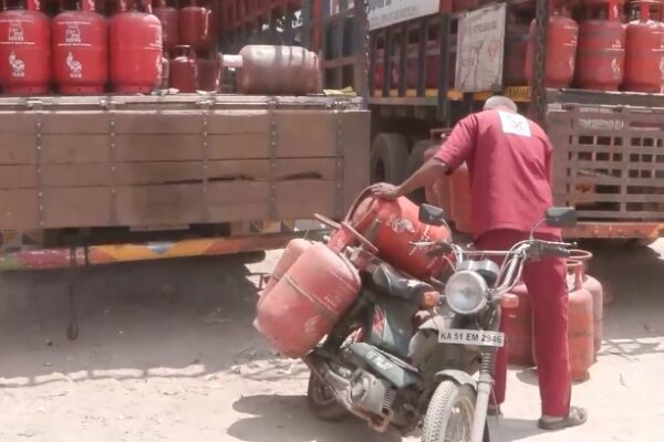 There is no problem in LPG cylinder supply says central government