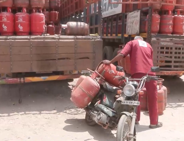 There is no problem in LPG cylinder supply says central government