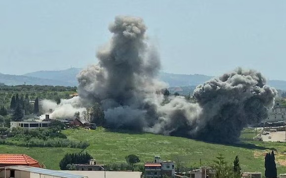 Israeli forces strike Hezbollah positions