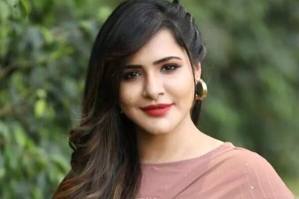 actress Ashu Reddy 9 crores fraud case