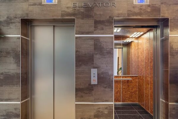 lift mishap 6 bengaluru tourist injured