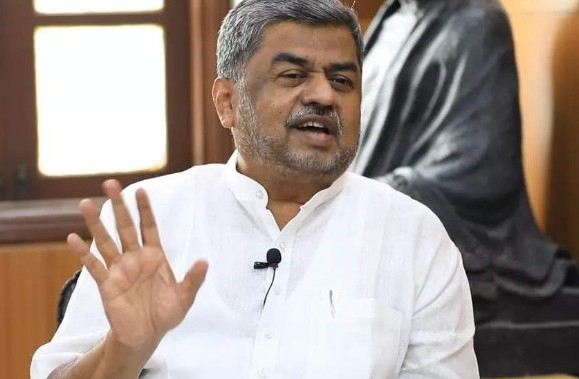 BK Hariprasad slams narendra modi over his limit usage statement