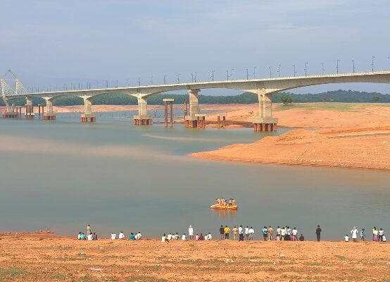 Crime Man who went for swimming in sharavati river lost life in sigandhuru