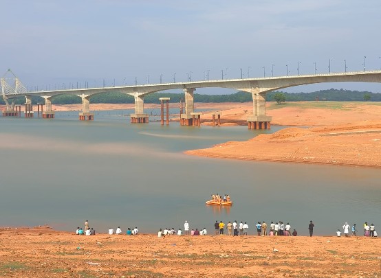 Crime Man who went for swimming in sharavati river lost life in sigandhuru