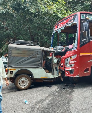 Crime deadly road mishap near kolluru temple 2 people lost life 8 injured