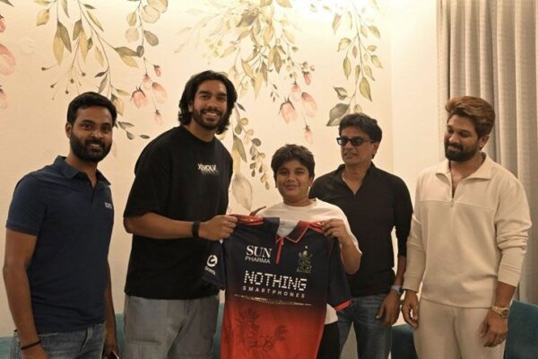 RCB Star Venkatesh Iyer gives surprise to allu arjun son