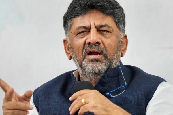 dk shivakumar accepted debate challenge by hd kumara swamy