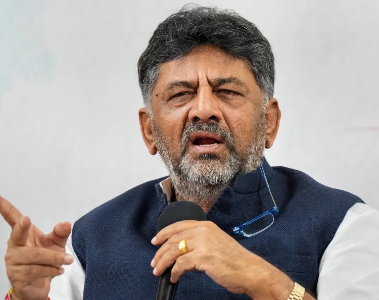 dk shivakumar accepted debate challenge by hd kumara swamy