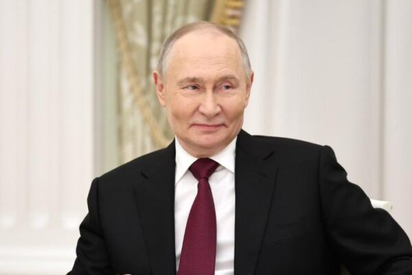 russia vladimir putin left palace