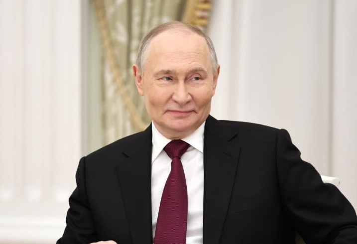 russia vladimir putin left palace