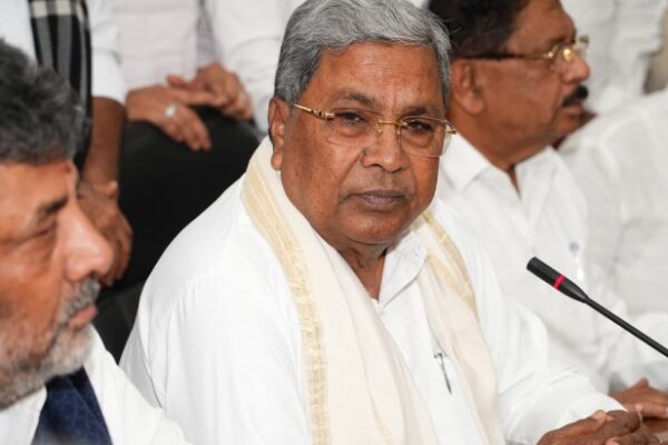 siddaramaiah becomes emotional after resignation