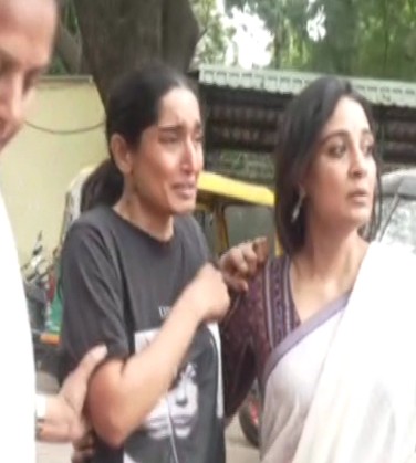 Actress Krishi thapanda goes back without seeing friend last rituals