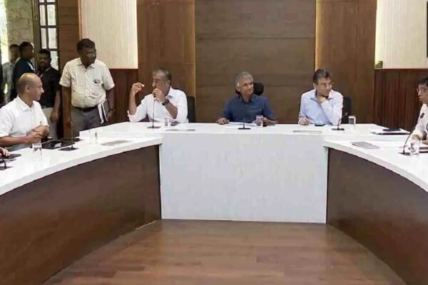 krishna byre gowda takes class to GBA officers regarding roads