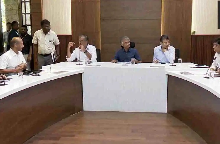krishna byre gowda takes class to GBA officers regarding roads