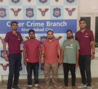 Cyber crime Gujarat Man Loses Rs 6 00 000 from APK download