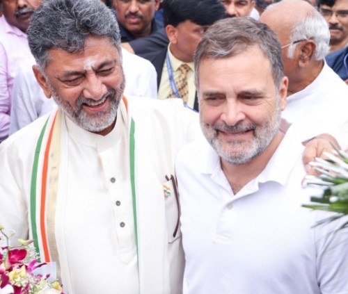 Dk shivakumar took oath as 25th cm of Karnataka 13 minister also joined