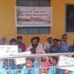 Sagara karuru no teachers in government people protest