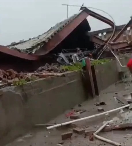 Tragedy tea warehouse collapses in Kolkata