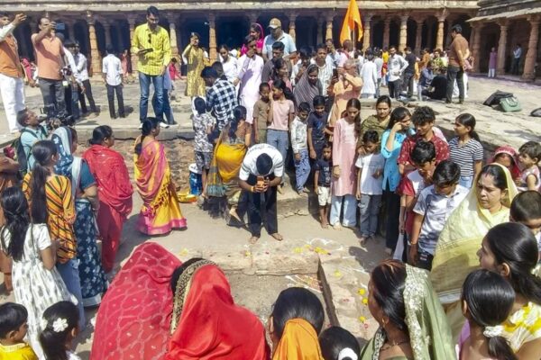 Bhojshala Dispute SC Directs Madhya Pradesh Govt to Provide Alternative Open Space for Friday Prayers