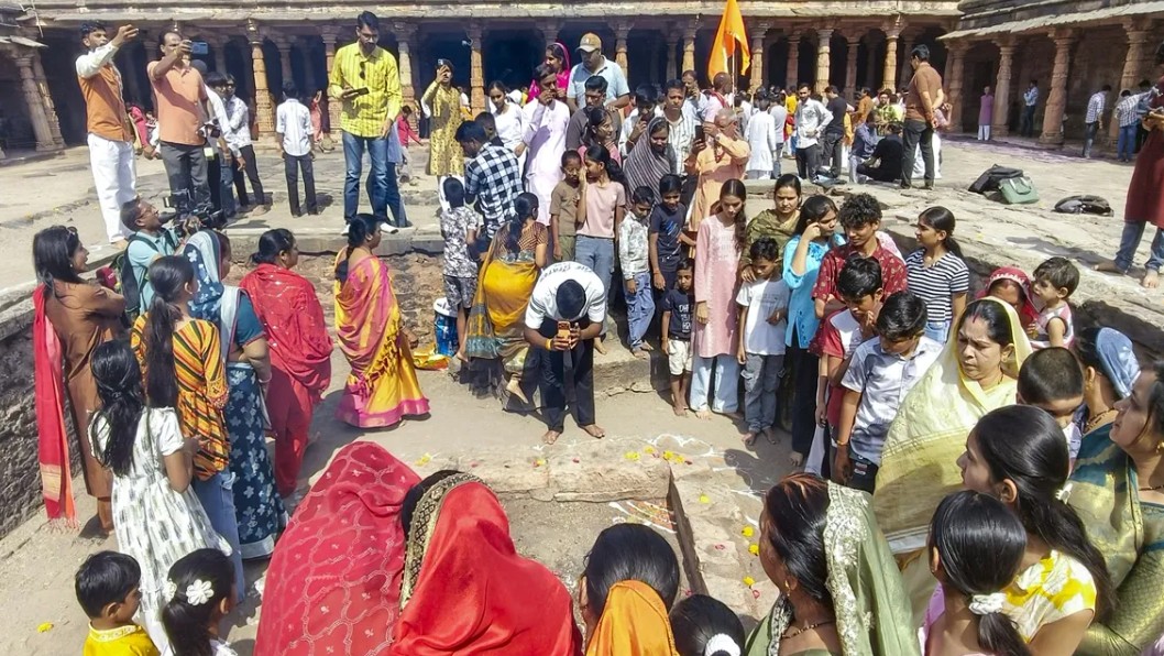 Bhojshala Dispute SC Directs Madhya Pradesh Govt to Provide Alternative Open Space for Friday Prayers