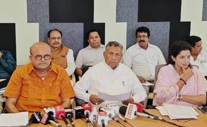 Major Relief Govt Moves to Increase BPL Card Annual Income Ceiling to 3 Lakh KH Muniyappa