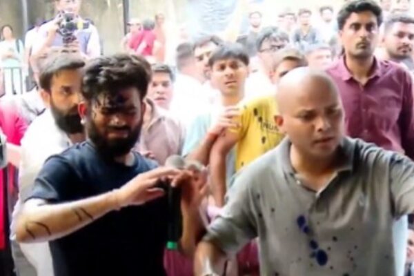 Tensions Flare at Delhi Protest as Woman Targets CJP Founder Abhijeet Dipke with Ink Attack