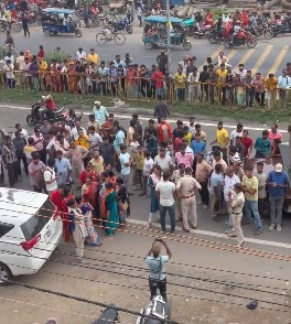 Eggs Hurled at tcm mp Mahua Moitra