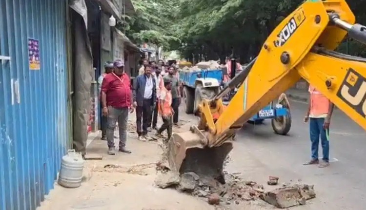 Footpath Eviction Sparks Outrage Street Vendors Call for Bengaluru Bandh on July 8