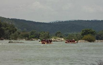 Illegal liquor party on Cauvery riverbanks in Mandya Muttatti Police raid