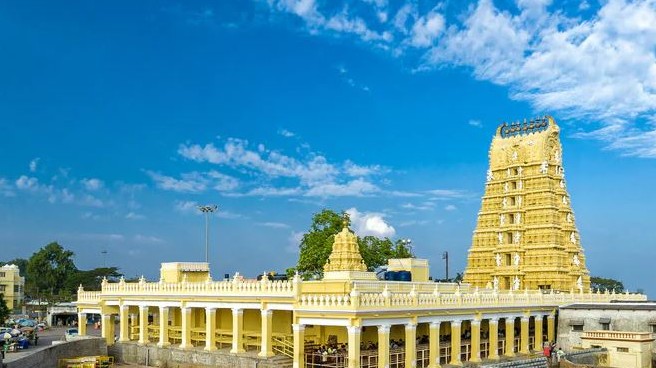 Mysuru Chamundi hills yathindra Siddaramaiah gives information about ashada days
