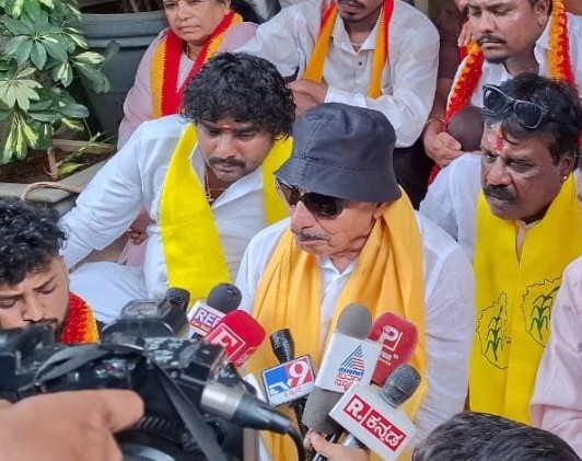 Vatal Nagaraj leads unique Crowbar March against GBA over demolition drive