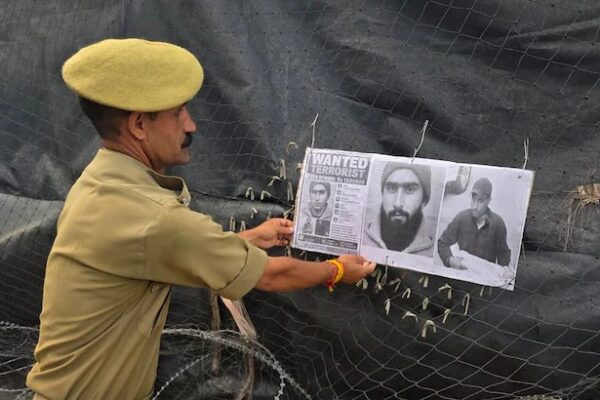 Big news Targeted Killings in Kashmir 15 Lakh Bounty Declared on Lashkar Commander Latif Bhat