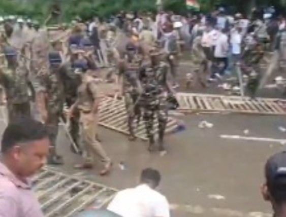 JPSC Students Try to Siege Assembly Over Exam Scam Cops Use Water Cannons Tear Gas in Ranchi