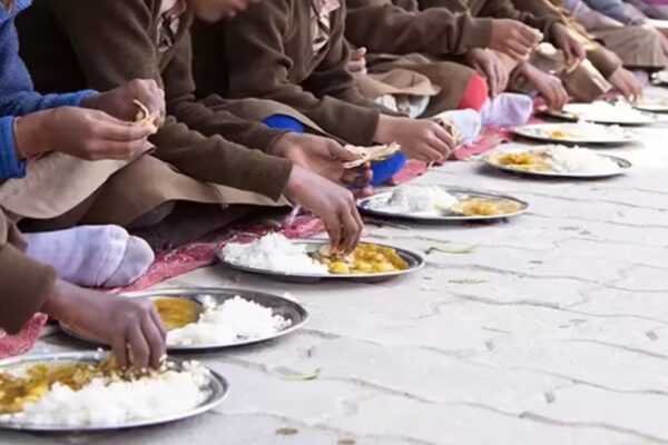 Tragedy Shocking Incident in Gadag Lizard Found in Mid Day Meal Over 100 School Children Fall Ill