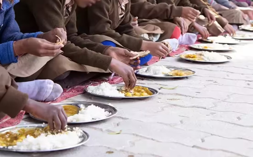 Tragedy Shocking Incident in Gadag Lizard Found in Mid Day Meal Over 100 School Children Fall Ill