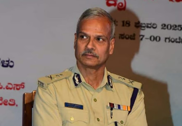 Security Breach in Jail Mobile and Pen Drive Found in Prajwal Revanna Cell Airtel Named Co Accused Over Andhra SIM Card