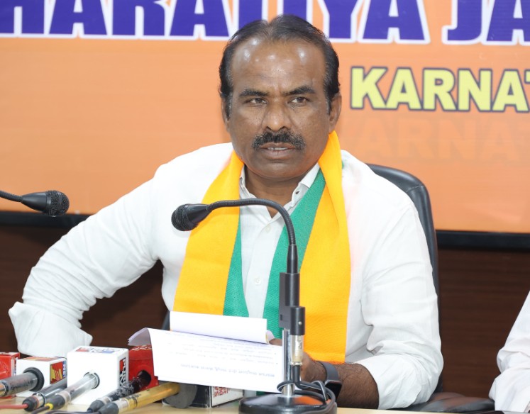 IAS Officer Defamation Case High Court Rebukes BJP Leader Adjourns Hearing to Aug 28