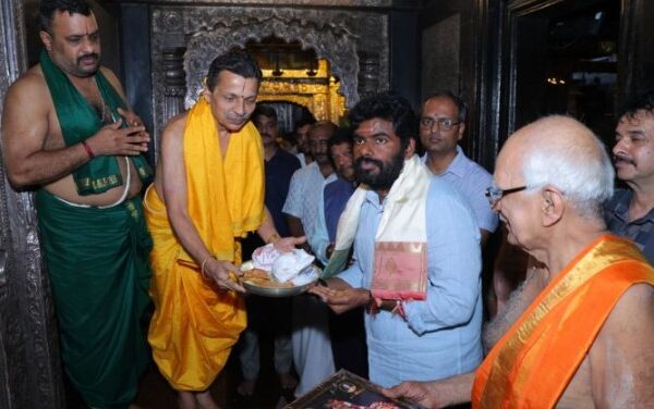 Warm Welcome for Former IPS Officer Annamalai During His Visit to Udupi Sri Krishna Matha