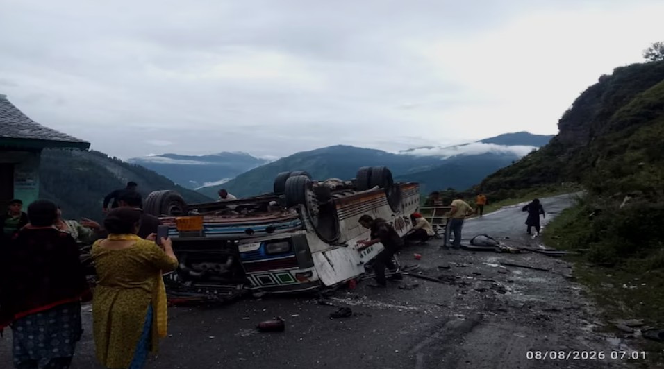 Himachal Pradesh Road Mishap 8 Killed 10 Critically Injured as Private Bus Flips Over