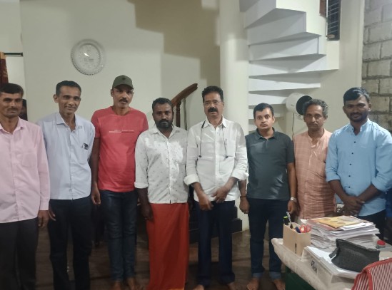 Memorandum Submitted to Former Minister Haratalu Halappa to Resolve KPC Cultivators Issues