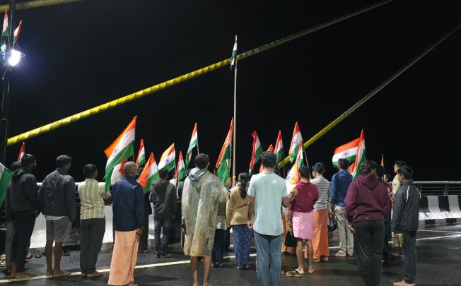 Tricolor Unfurled In The Dark Prasanna Kerekai Performs Unique Night Flag Hoisting On Sagara sigandur Bridge independence day