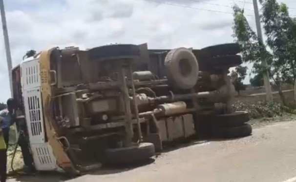 Horrific Road mishap in Gadag Tipper Truck Mows Down Bike Two Dead on the Spot