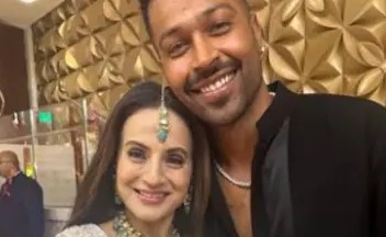 Ameesha Patel Reacts to Dating Rumors with Hardik Pandya Truly Romantic Way My Hand Was on Him